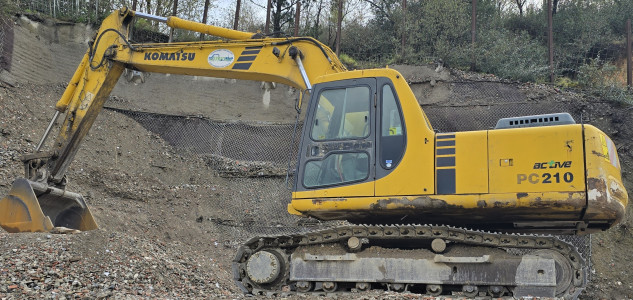 Komatsu 210